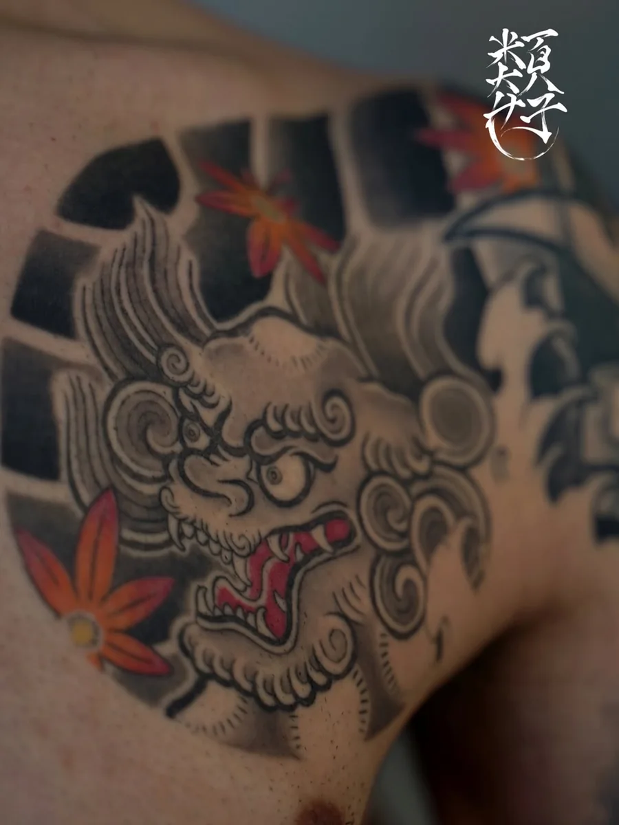 Japanese mask and maple leaf tattoo across the upper back by Luise (Lulu)